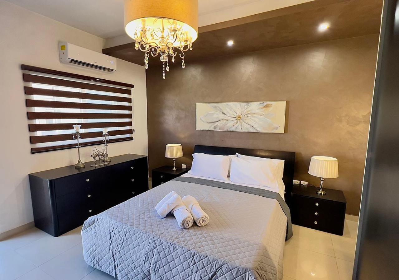 Zdjęcie 4: Spacious & Cosy 3BR Apt with Private Balconies by 360 Estates