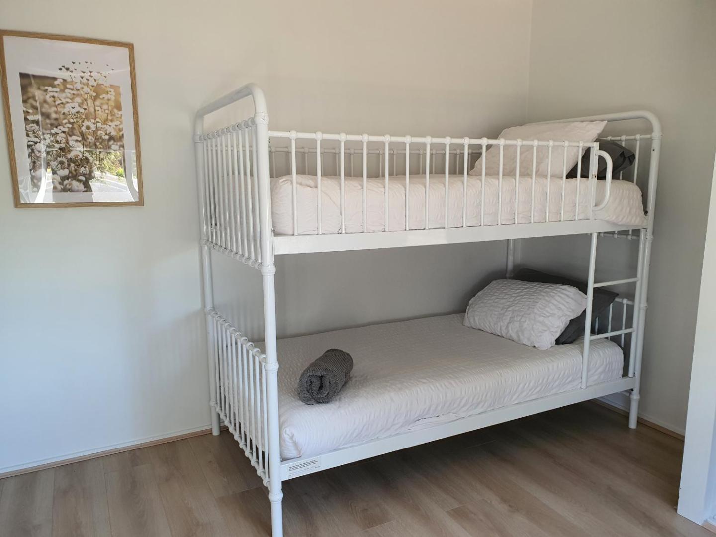 Foto 10: Spacious Unit in Convenient Location
