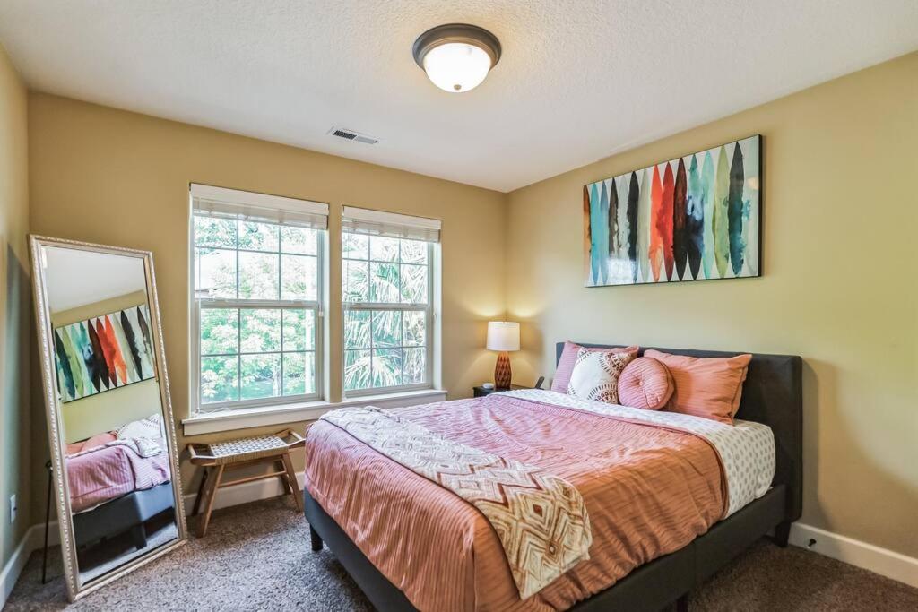 Billede 4: Spacious, Quiet, private, 5 BR Near Portland DT