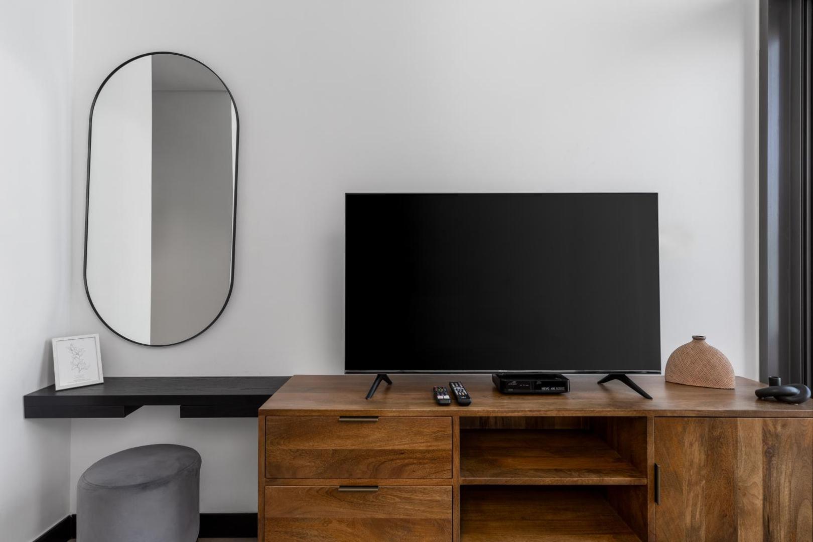 Foto 9: Waves - Stylish 13th-Floor Studio with Top-Notch Amenities