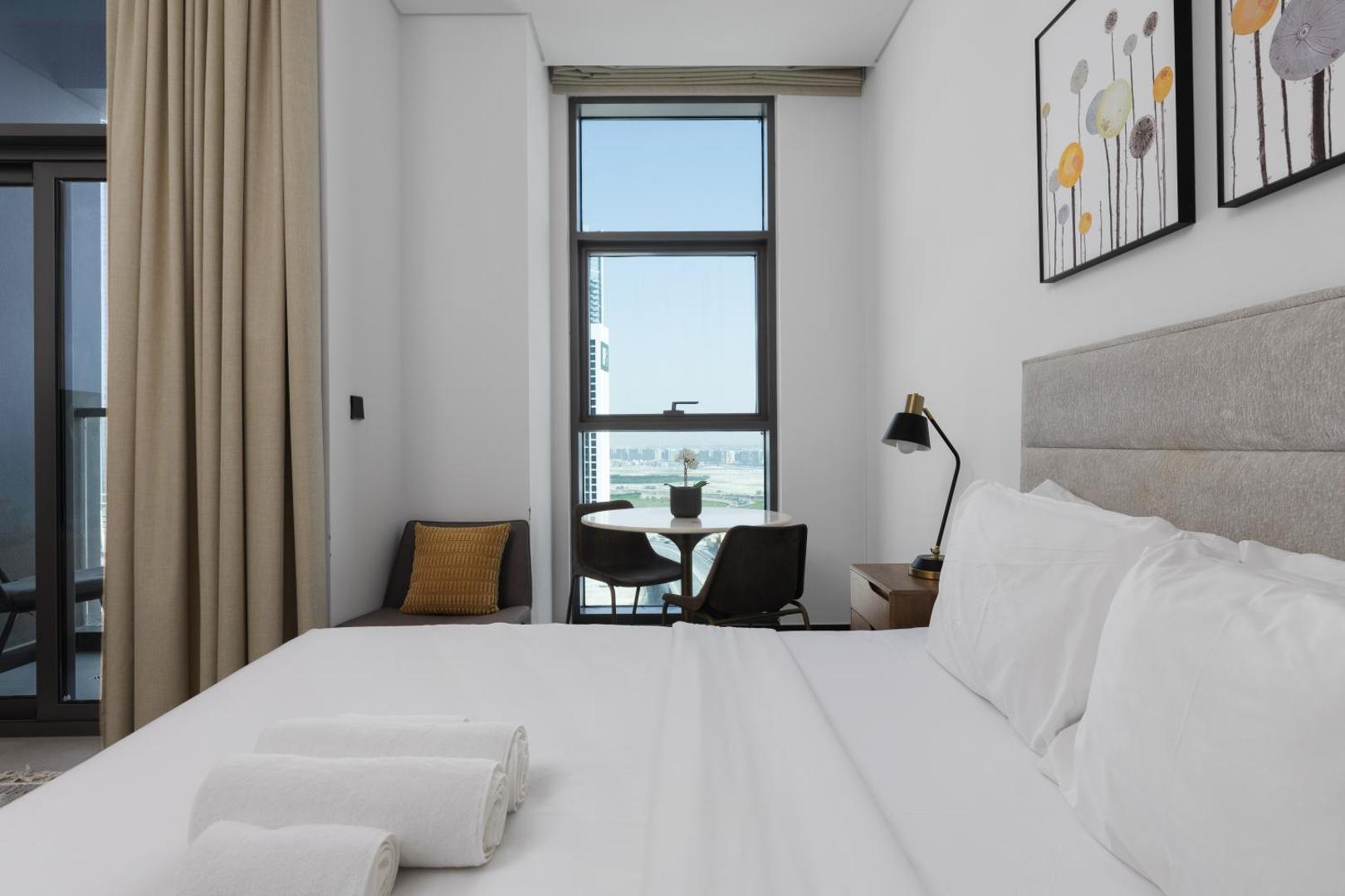 Foto 8: Waves - Stylish 13th-Floor Studio with Top-Notch Amenities