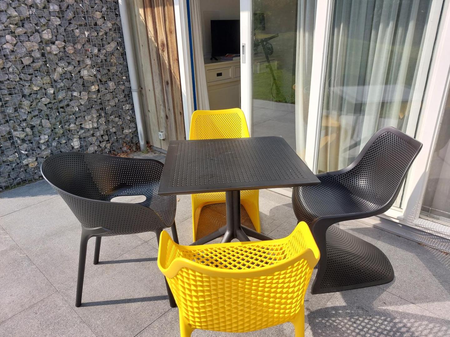 Foto 9: AMELAND-Appartement ZEEDUIN, eigen KEUKEN, Zonnig TERRAS, Verwarmd ZWEMBAD, nabij DORP, DUINEN en STRAND