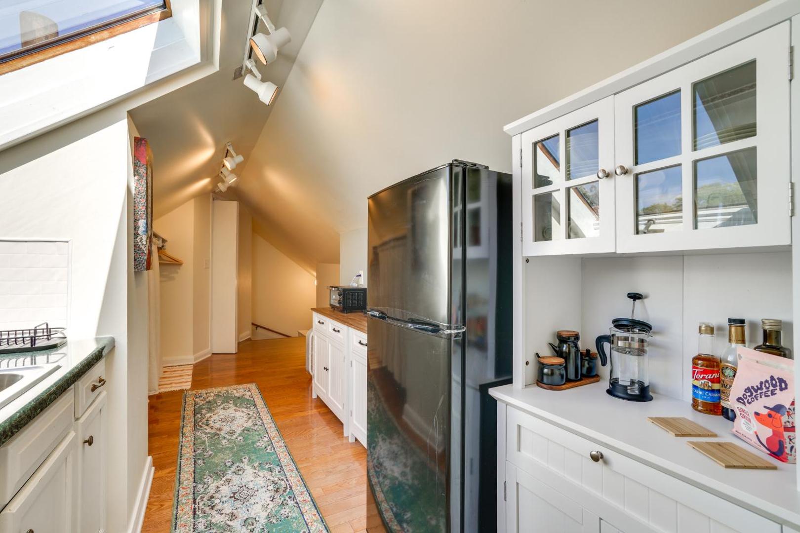Foto 4: Studio in Historic Cathedral Hill Neighborhood!