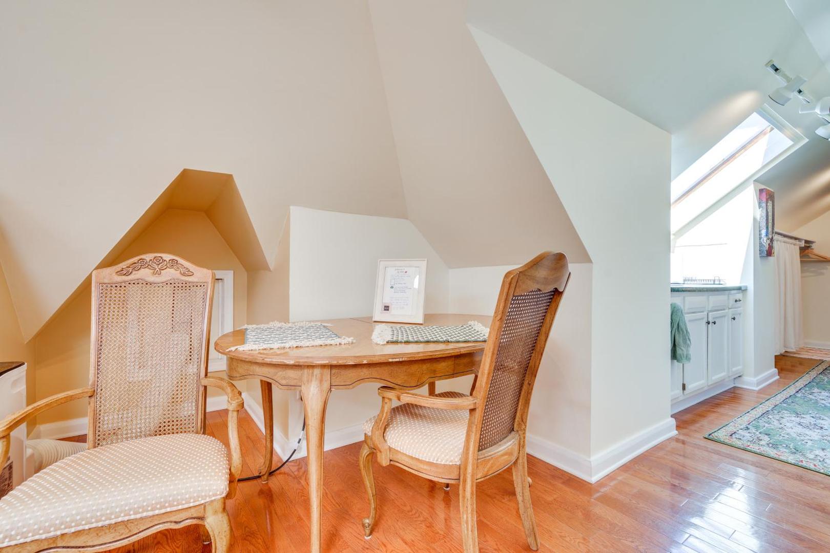 Foto 7: Studio in Historic Cathedral Hill Neighborhood!