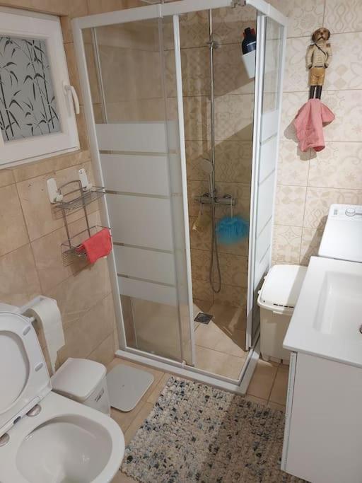 Nice, friendly, secure, fully equipped apartment photo 2
