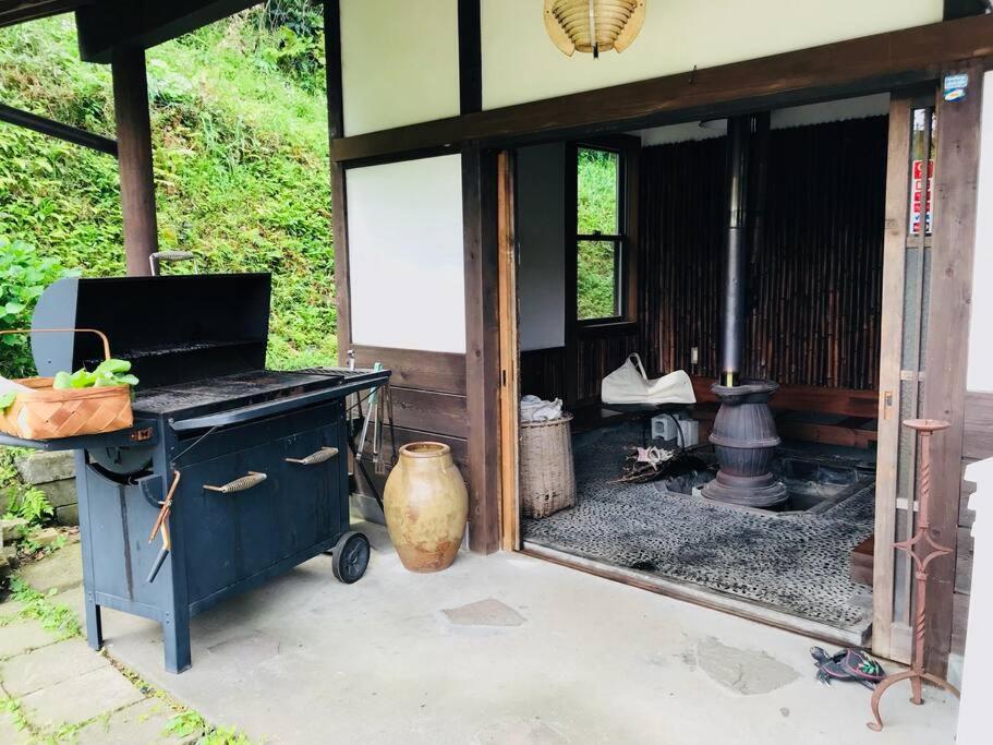 Billede 5: 葉山ワンルーム古民家ペット可 bbqグリル&ピザ窯付