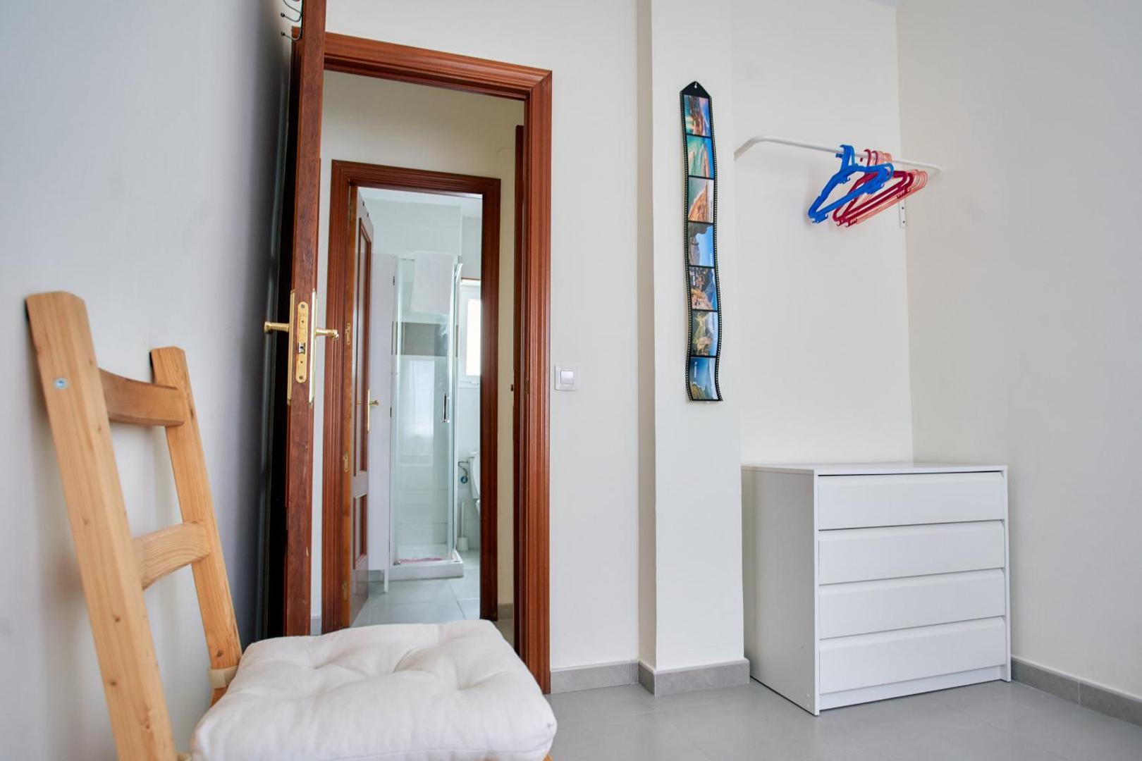 Bilde 8: Work & Pet friendly Urban Home next to the Beach