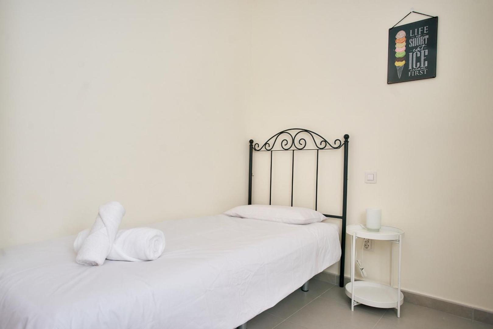 Bilde 10: Work & Pet friendly Urban Home next to the Beach