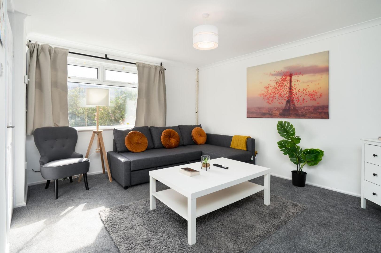 Kuva 7: Spacious - 3 Bed - Free Parking