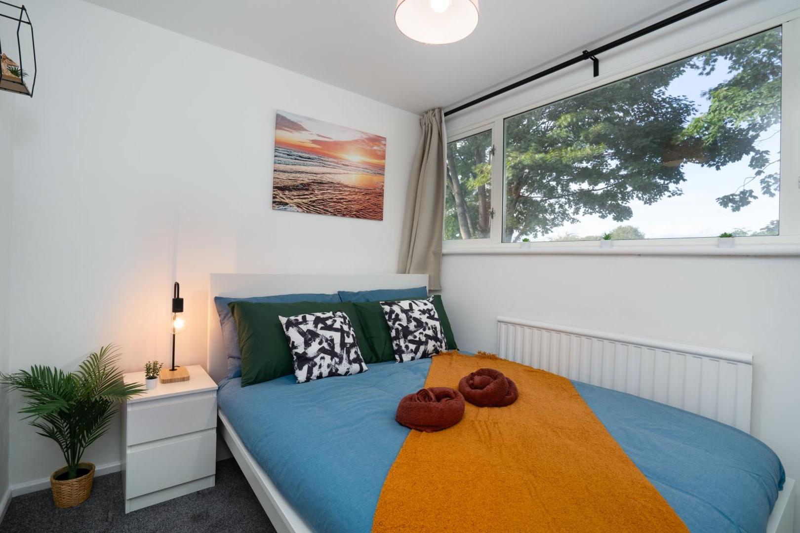 Kuva 10: Spacious - 3 Bed - Free Parking