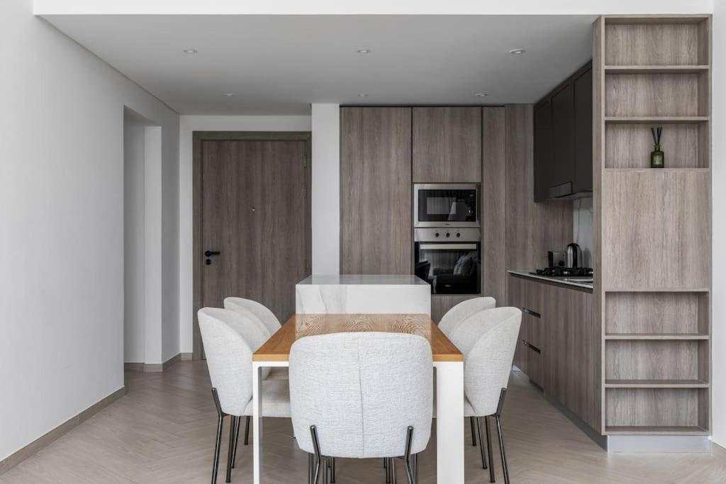 Φωτογραφία 9: Waves - Luxurious Comfort with City Views in Oxford 212