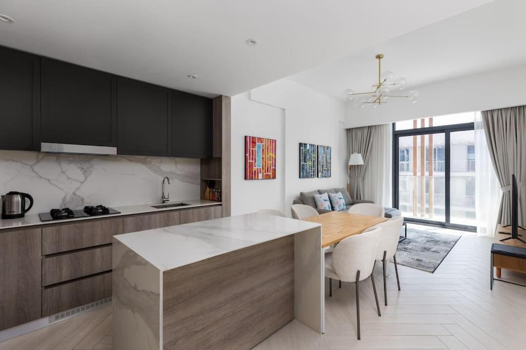 Φωτογραφία 5: Waves - Luxurious Comfort with City Views in Oxford 212