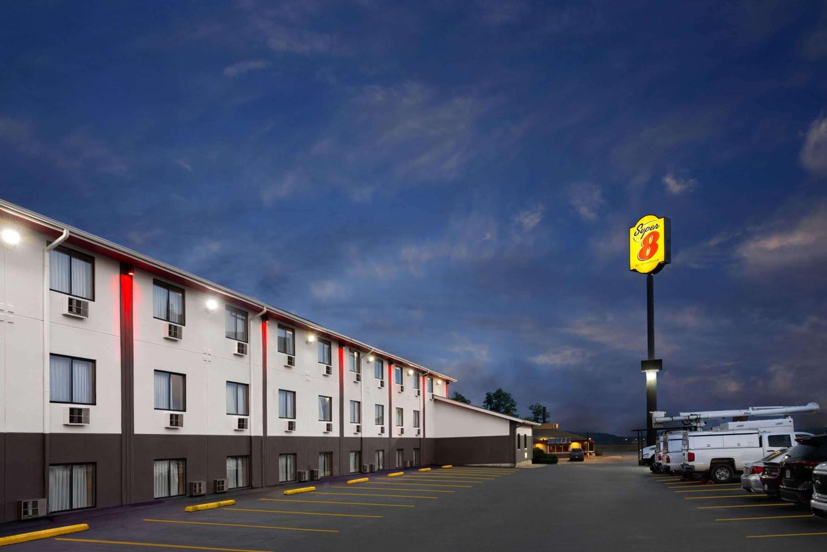 Photo 4 : Super 8 by Wyndham St. Clairsville OH/Wheeling WV Area