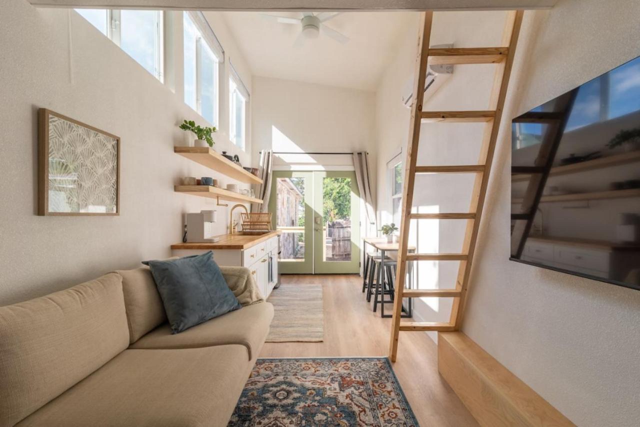 Foto 7: BoHo Tiny Home - Walkable to the Best of East Austin