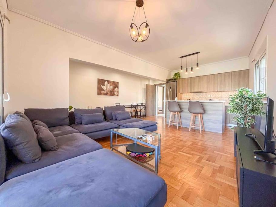 Fotografia 9: Light & Ample Flat near Glyfada Center