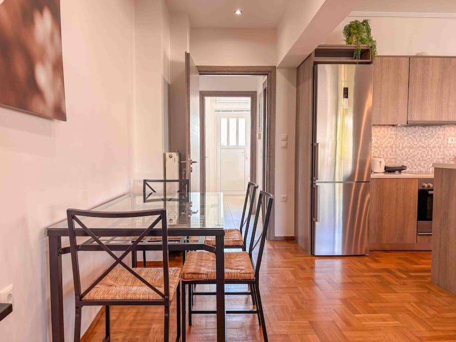 Fotografia 10: Light & Ample Flat near Glyfada Center