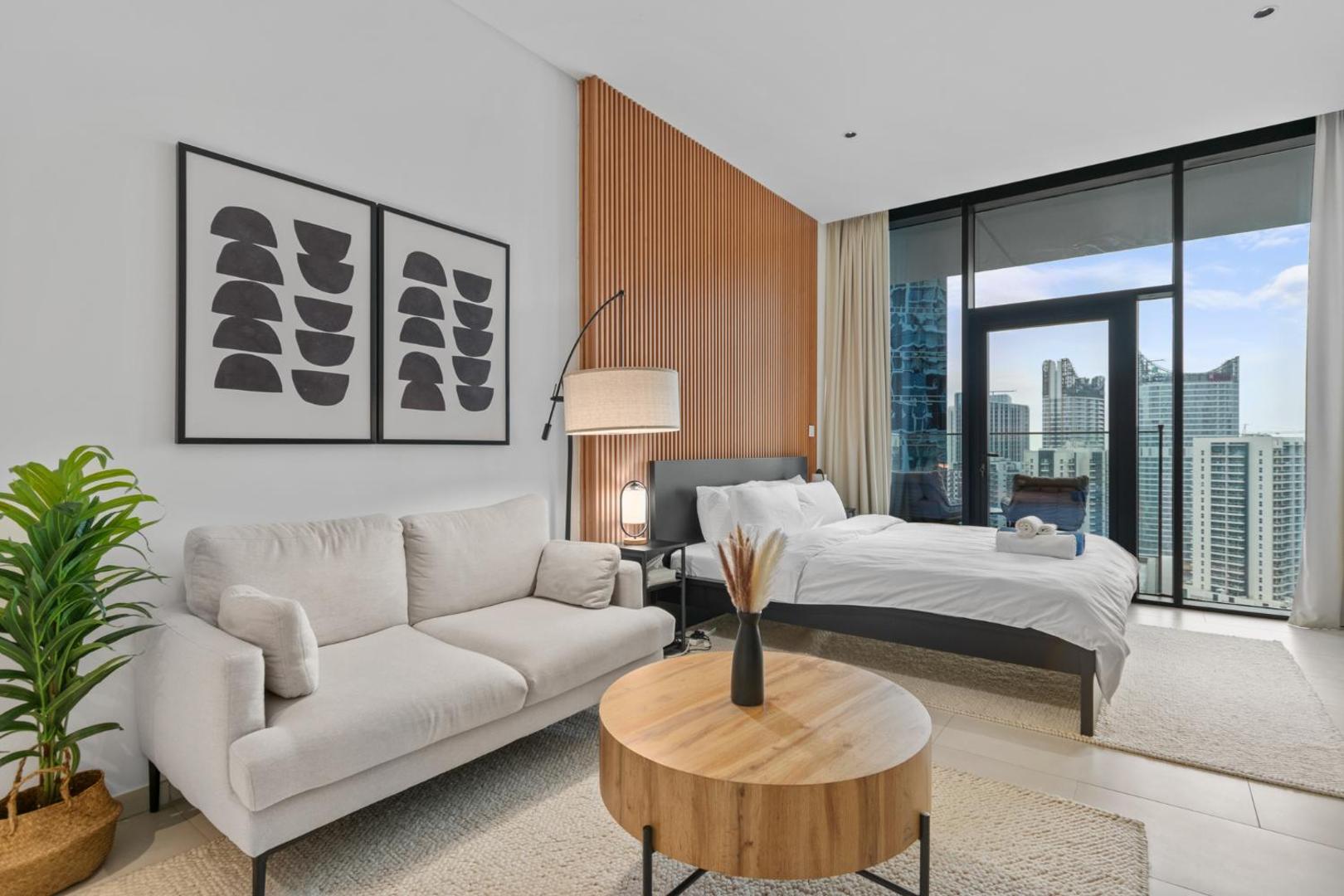 Photo 10 : Waves - Chic High-Floor Studio Retreat with Canal Views