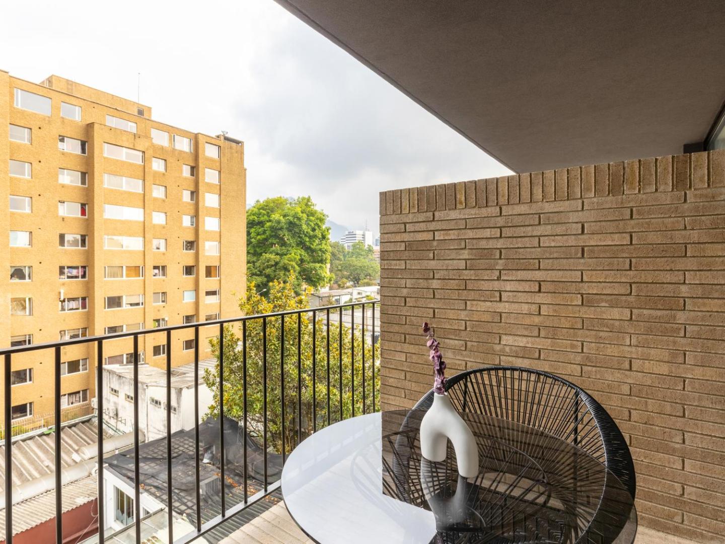 Chic Loft with Balcony in Zona T by Wynwood House photo 3