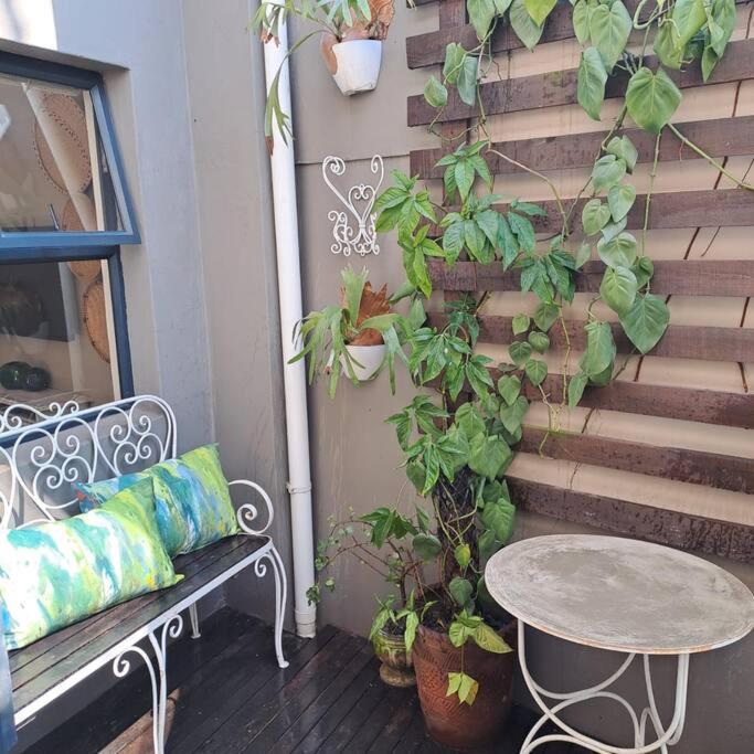 Foto 5: Open, Fresh & Private - Loft Styled Apartment