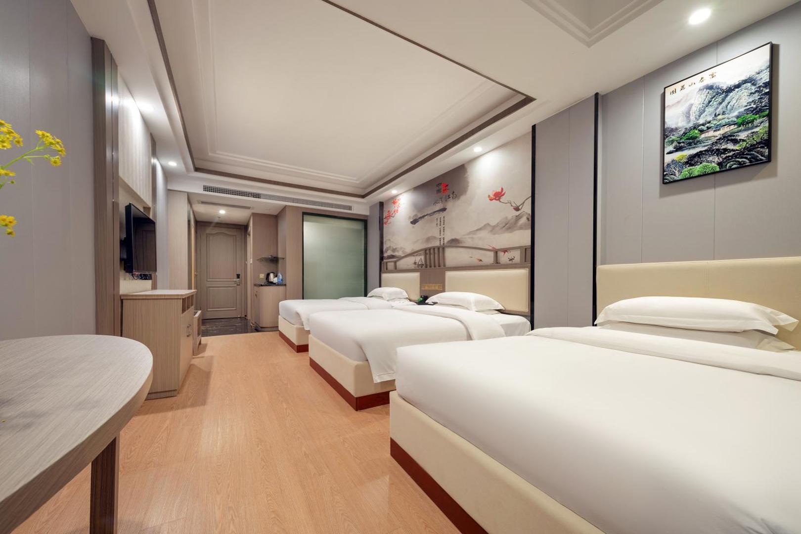 Kuva 8: Skyridge Hotel-Mtn View Rooms & Rooftop Bar-Free cup of coffee-English Butler