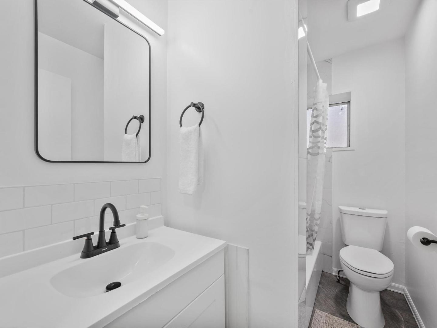 Billede 5: Bloomfield, Shadyside !D Spacious and Unique Bright Private Bedroom with Shared Bathroom