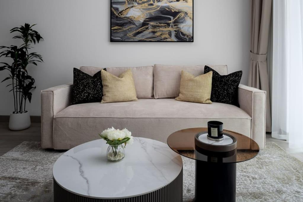 Billede 10: Waves - Luxury Meets Comfort, Modern 1BR in JVCs Luma22