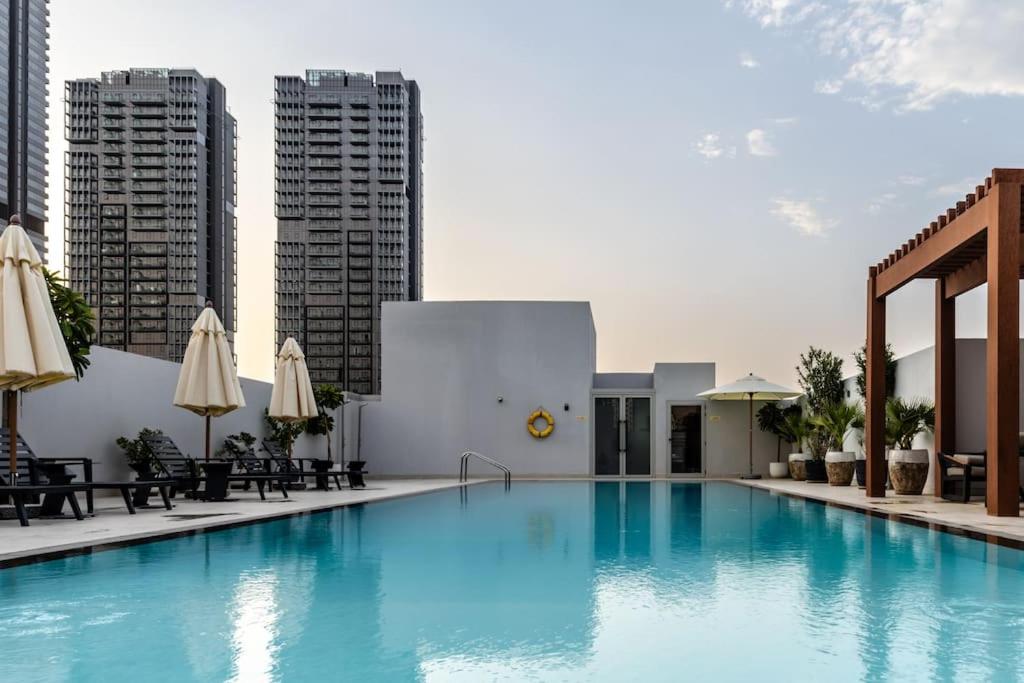 Billede 5: Waves - Luxury Meets Comfort, Modern 1BR in JVCs Luma22