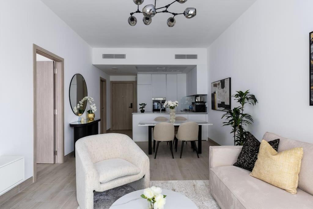 Billede 8: Waves - Luxury Meets Comfort, Modern 1BR in JVCs Luma22