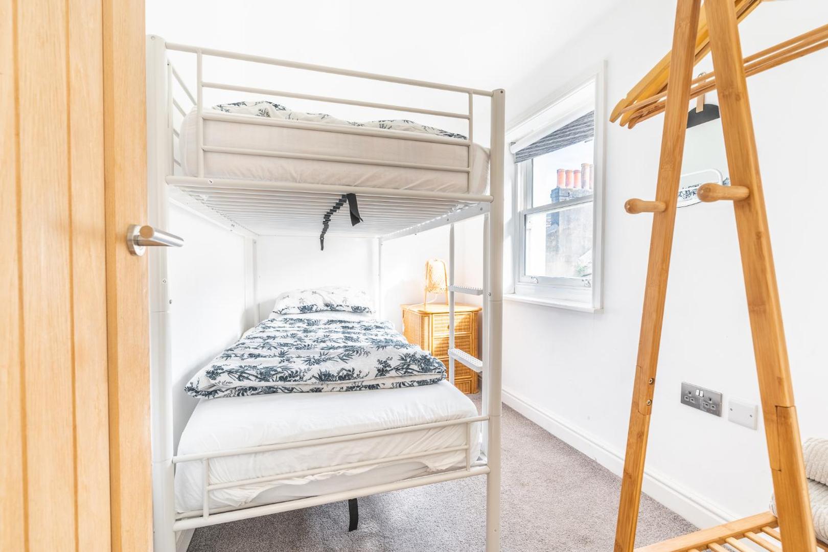 Foto 7: Charming & Chic, Cosy Beach Nest, Just 2-min walk!