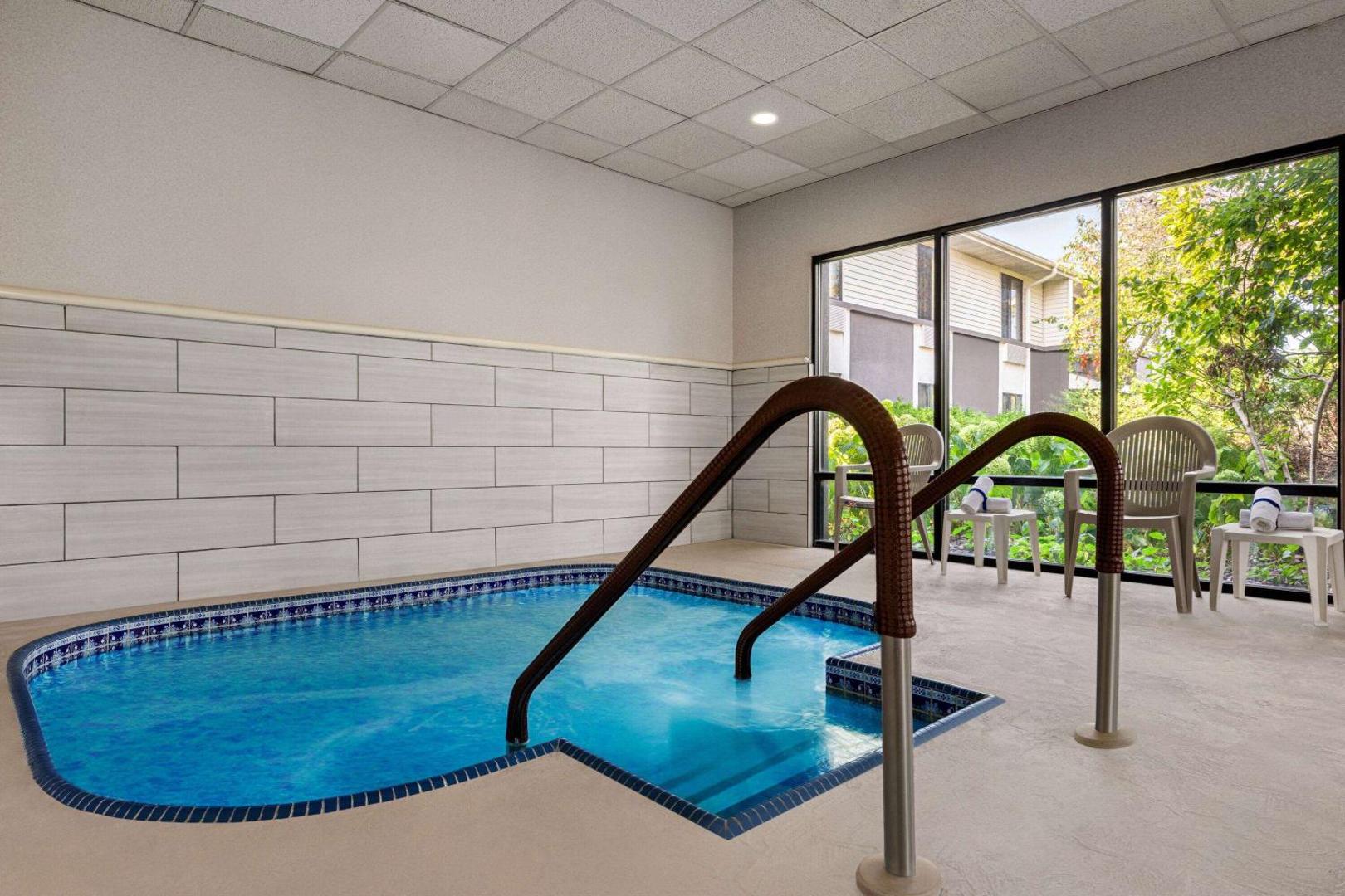 Foto 7: Super 8 by Wyndham Germantown/Milwaukee
