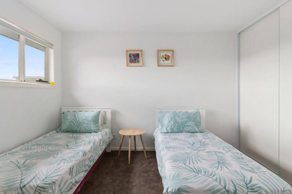 Фотография 8: Contemporary & Central in Exclusive Sandy Bay