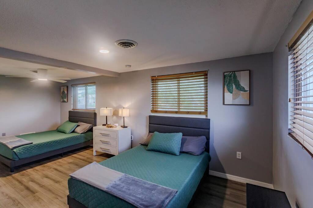 Kuva 7: Spacious Backyard & Pool Retreat - 5 Mins to Beach