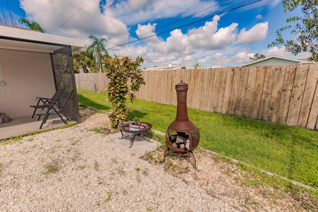 Kuva 10: Spacious Backyard & Pool Retreat - 5 Mins to Beach