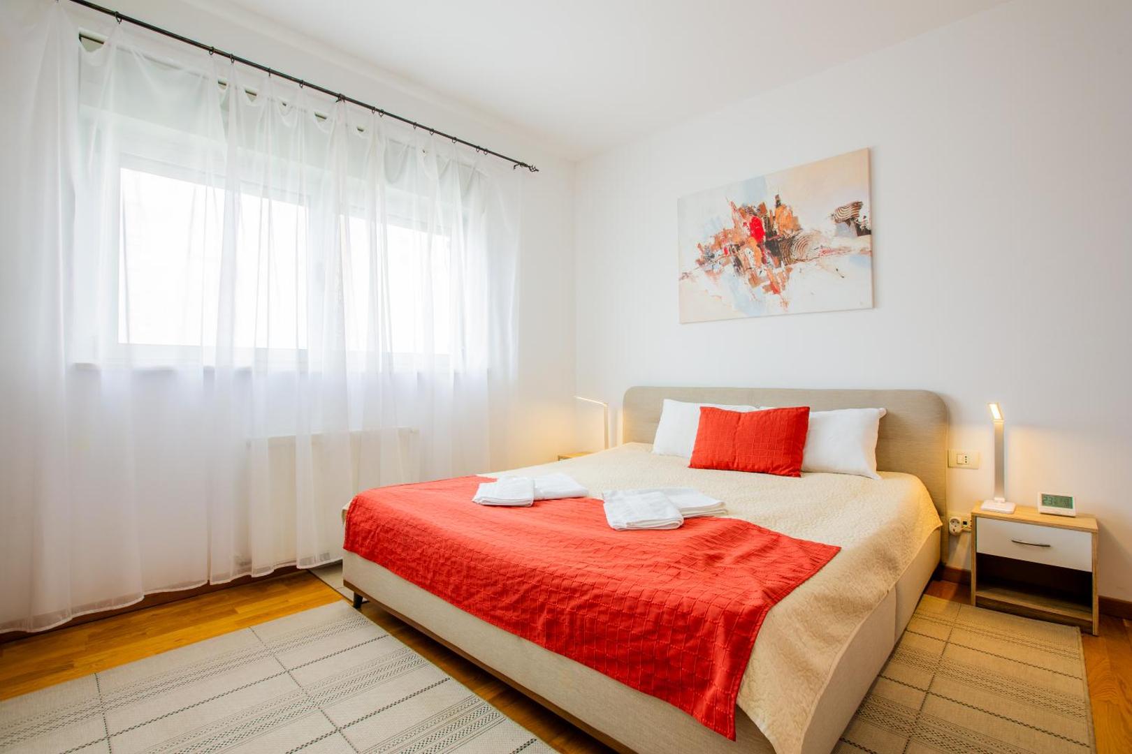 Fotografia 5: RING - Spacious DeLuxe Apartment, BIG Terrace, Plus FREE Underground Parking