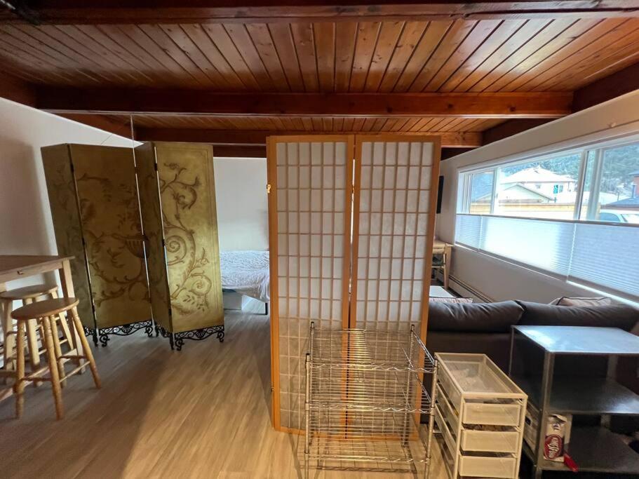 Fotografie 3: Large Studio LIGHT & VIEWS - Beautiful with Deck - Message Direct