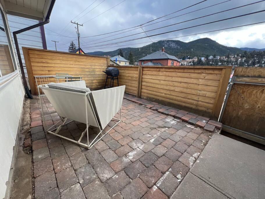 Fotografie 7: Large Studio LIGHT & VIEWS - Beautiful with Deck - Message Direct