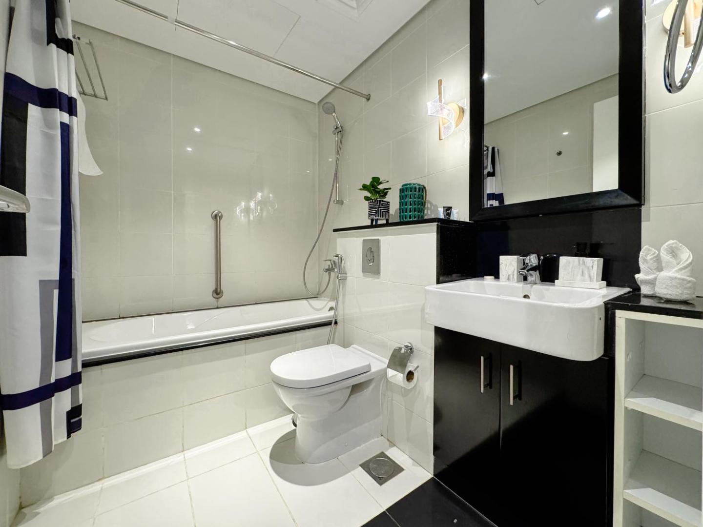 Kuva 3: Studio with Terrace Damac Maison Cour Jardin Business Bay