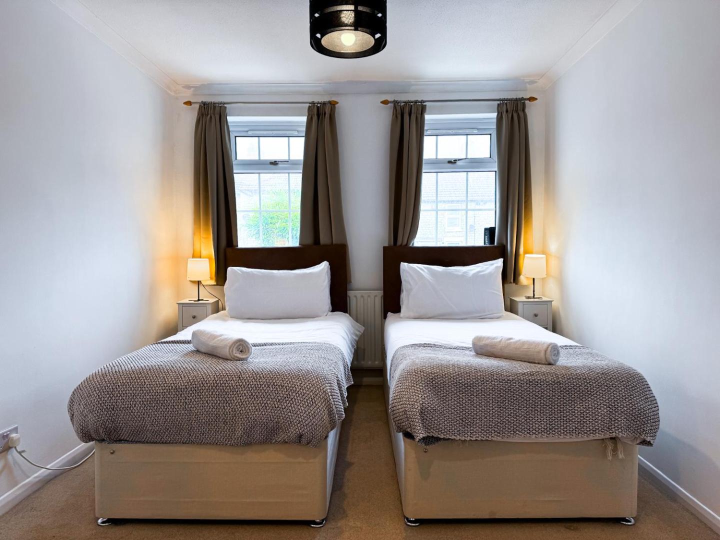Foto 4: Central, Close To Station & Hospital Sleeps 5, Book Now