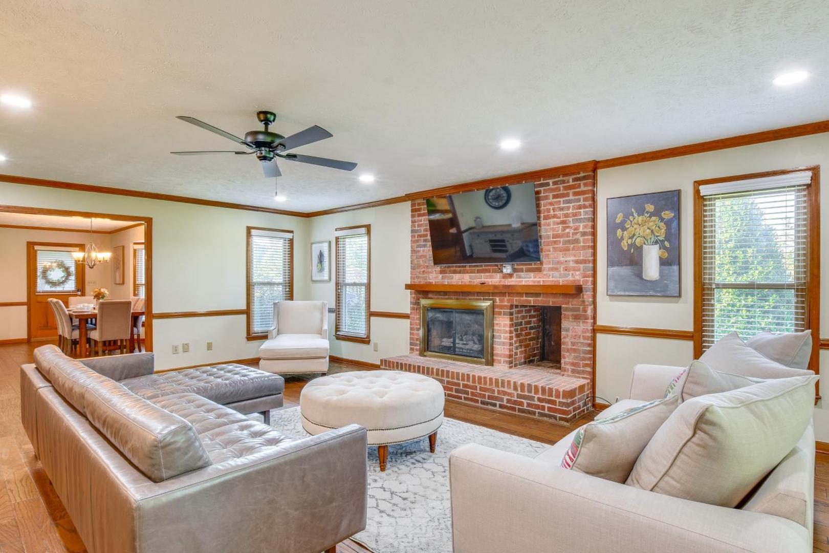 Zdjęcie 5: House on 20 Acres with On-Site Pond in Spring Lake!