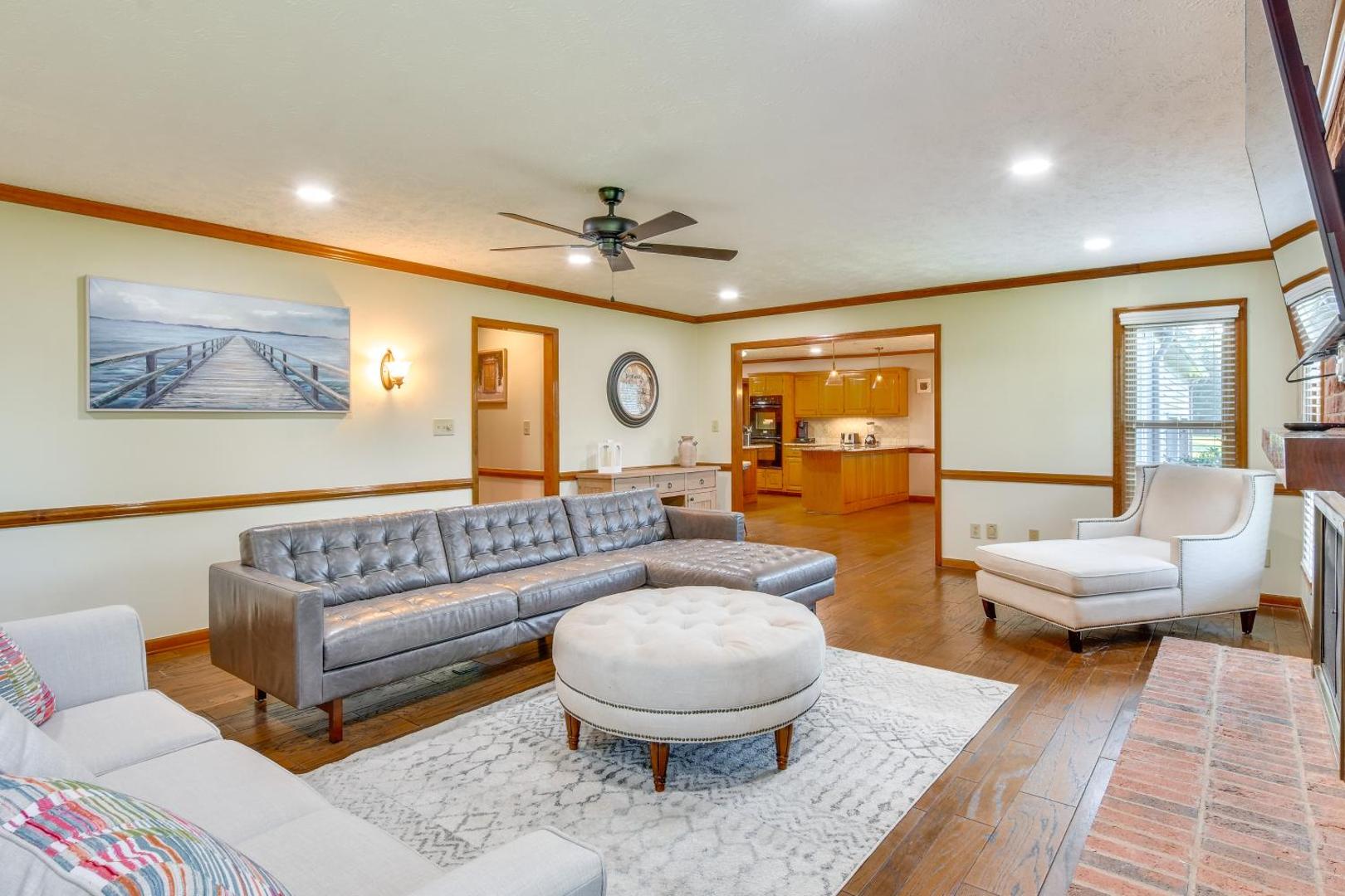Zdjęcie 4: House on 20 Acres with On-Site Pond in Spring Lake!