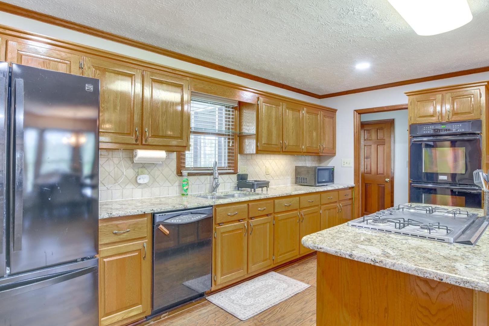 Zdjęcie 8: House on 20 Acres with On-Site Pond in Spring Lake!
