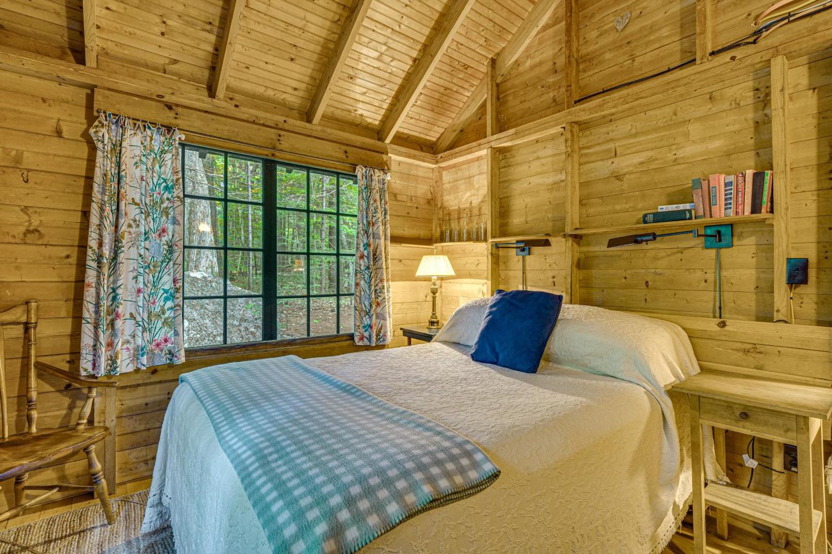 Billede 4: Rustic Cabin with Squam Lake Access and Fireplace!