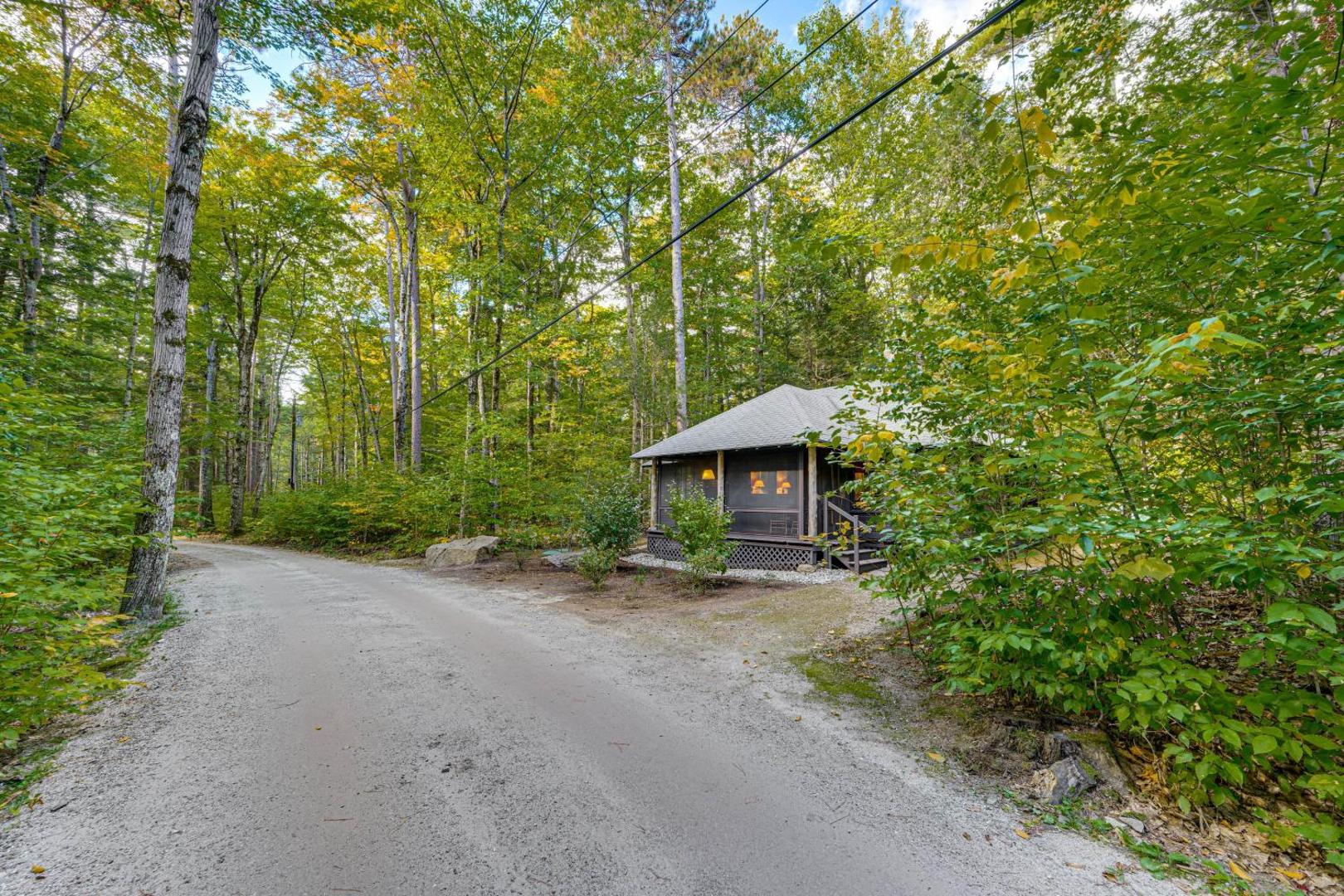 Billede 9: Rustic Cabin with Squam Lake Access and Fireplace!