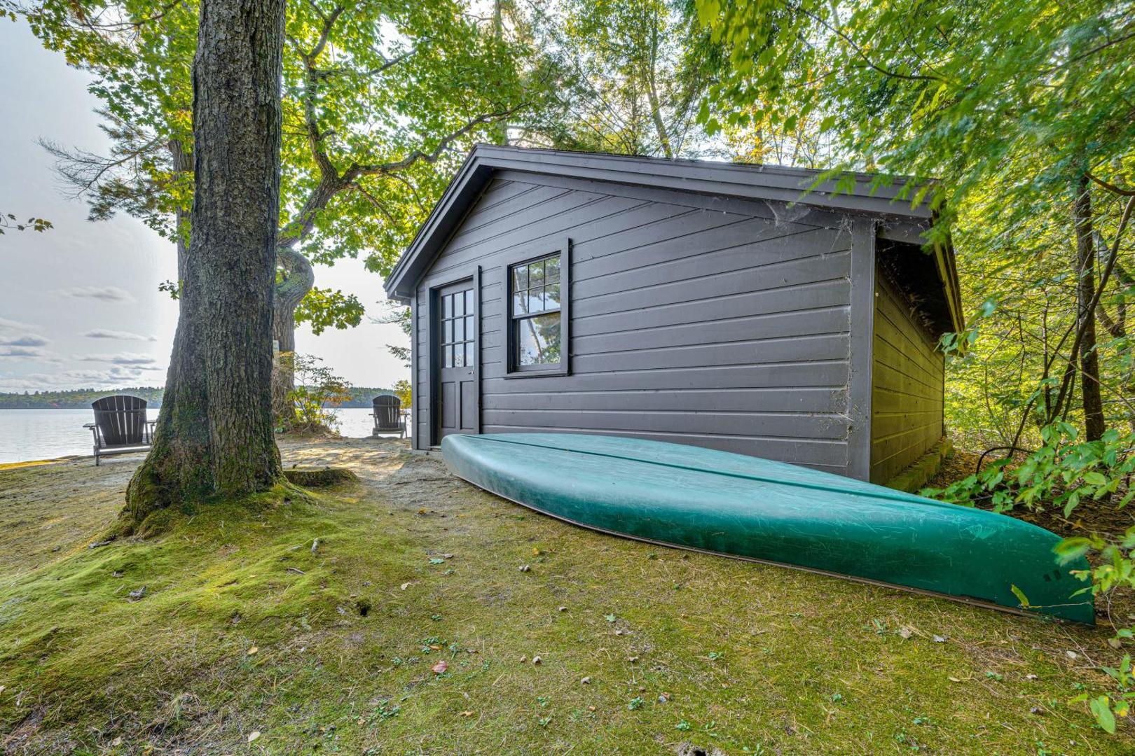 Billede 10: Rustic Cabin with Squam Lake Access and Fireplace!