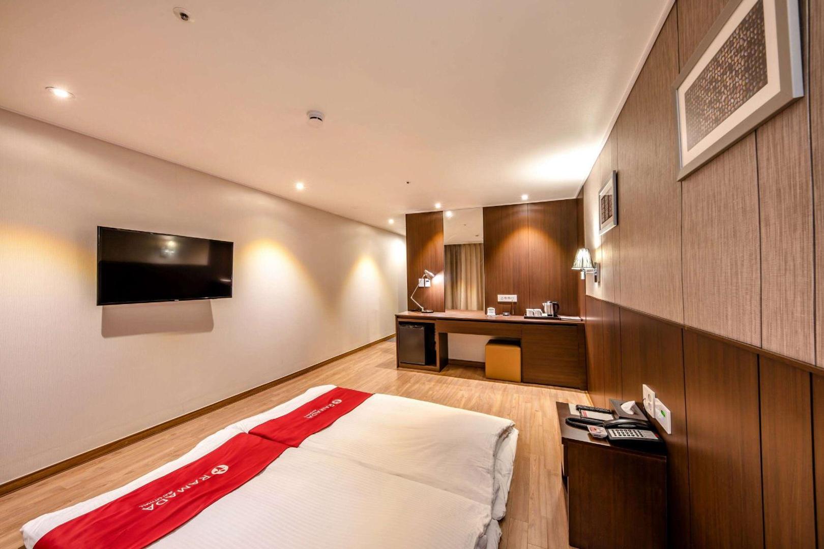 Foto 3: Ramada by Wyndham Jeju City Hall