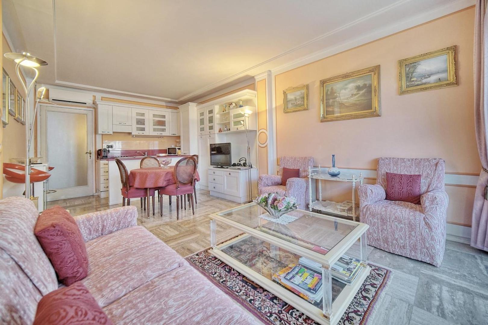 Fotografie 3: REF 1908 - Cannes Croisette - Apartment for rent