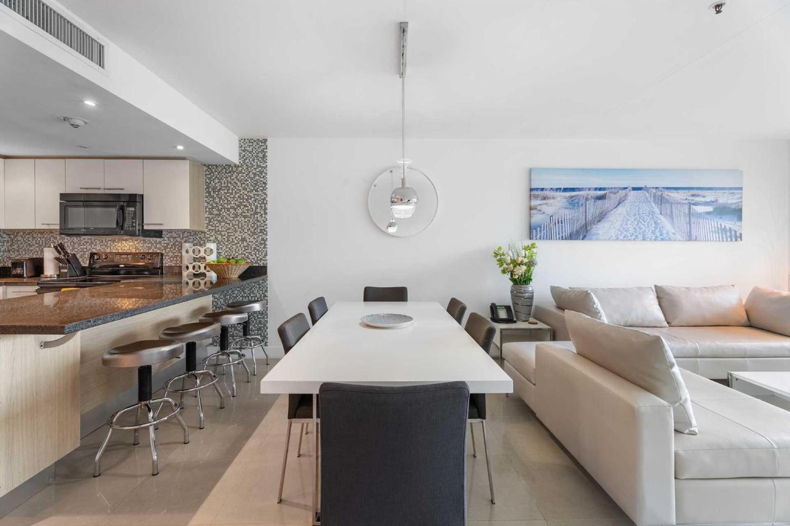 Billede 8: Beachfront - Ambiente Elegante 2BR condo - BC256