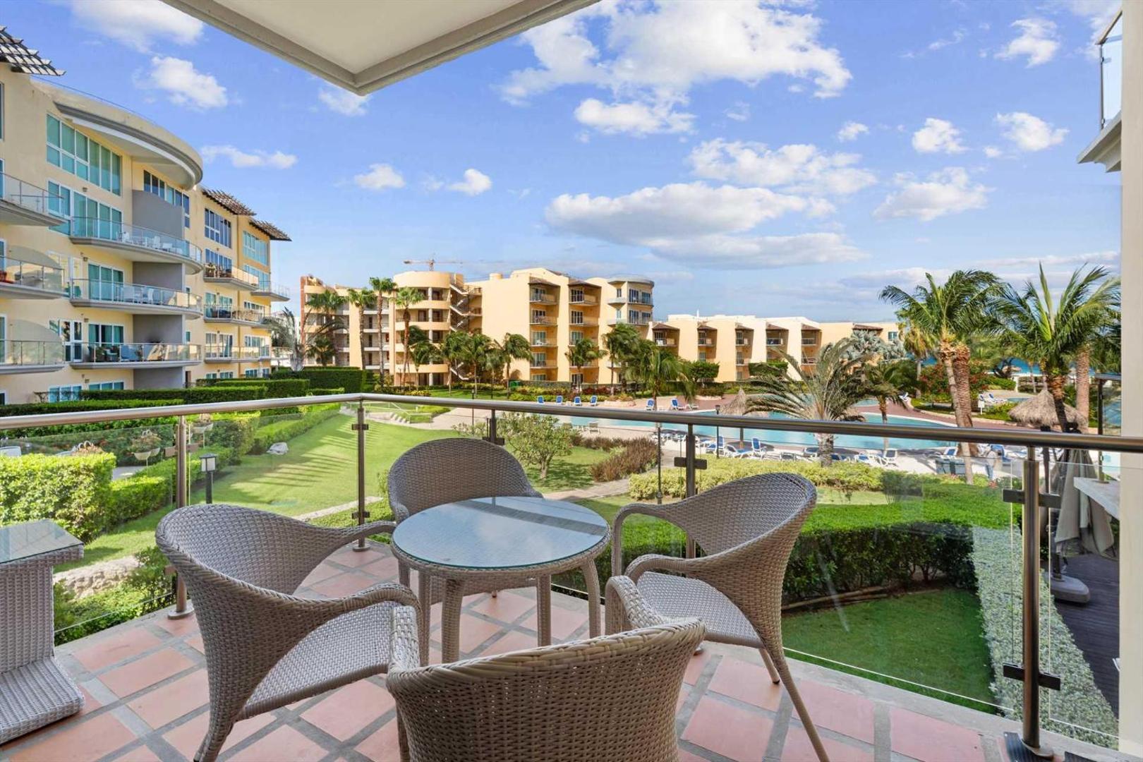 Billede 3: Beachfront - Ambiente Elegante 2BR condo - BC256