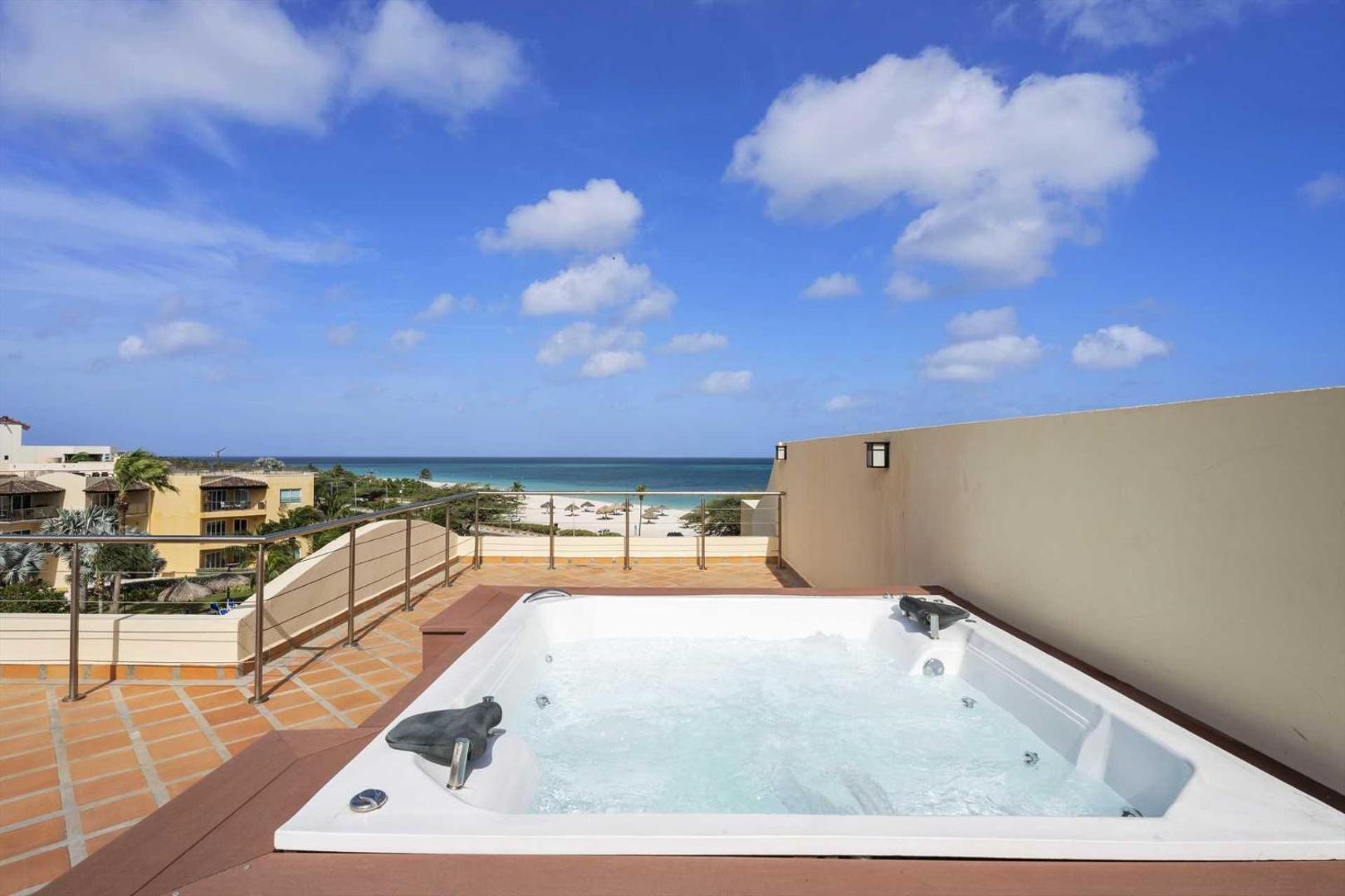 Kuva 3: Beachfront - Royal Penthouse 3BR condo - BC352