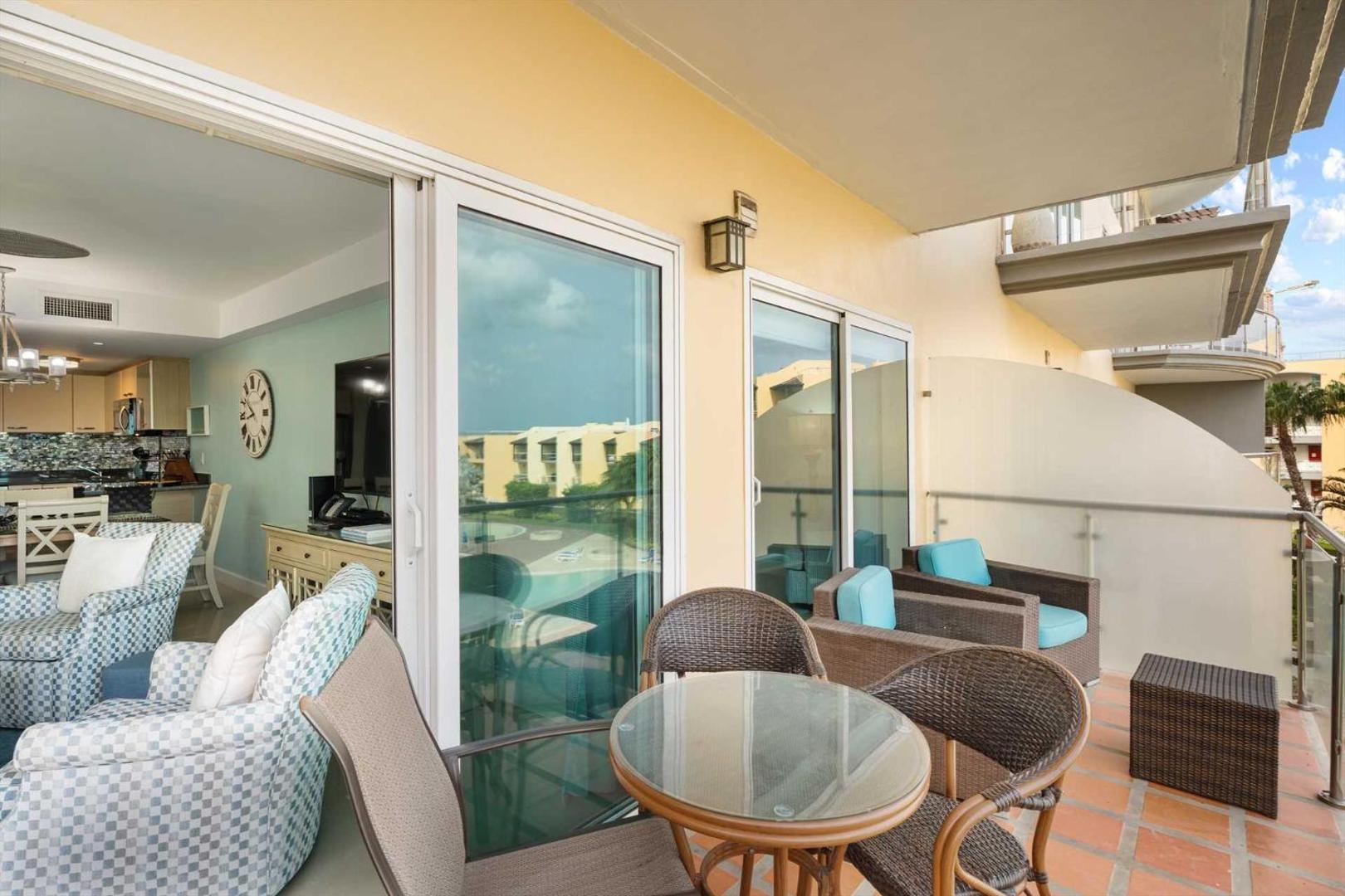 Foto 4: Beachfront - Paradise View 2BR condo - A346